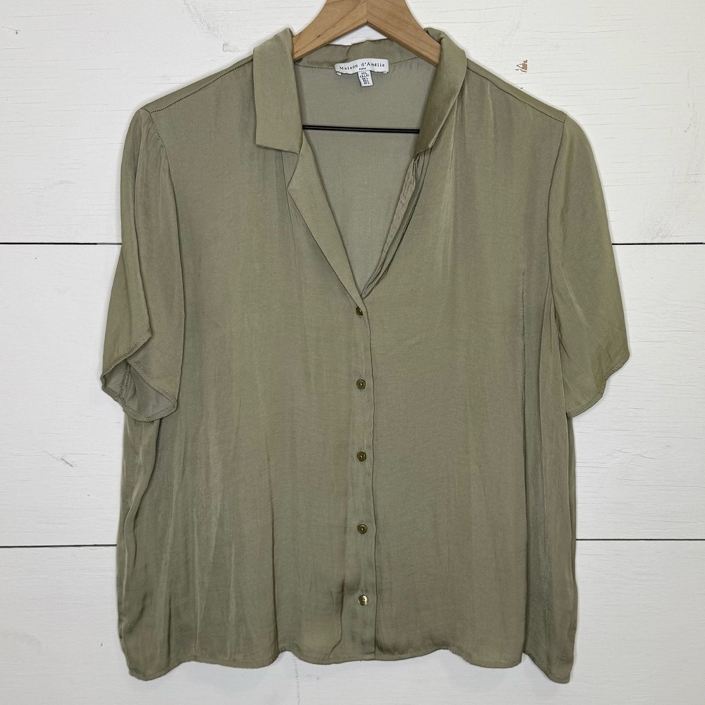 Maison D’Amelie • Sage Green Cropped Button Down Collared Shirt Size Large